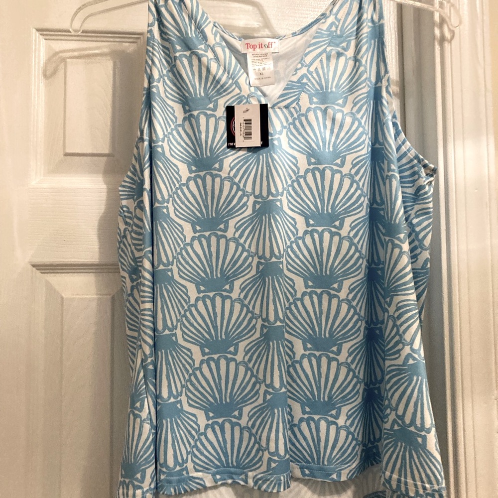 Seashell print tank